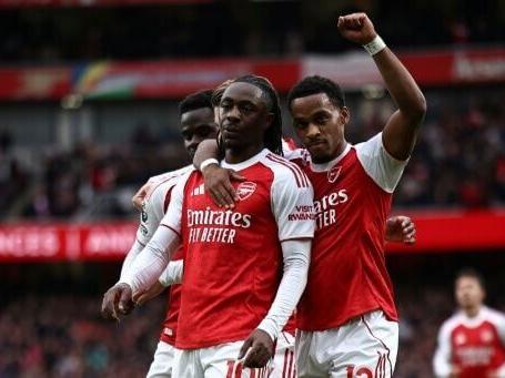 Arsenal extend Premier League lead as Man City lose at Villa